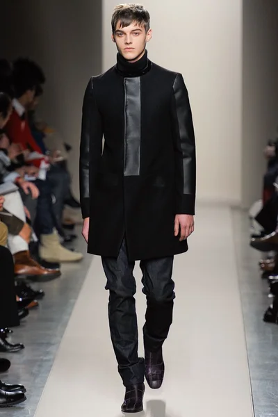 Look 18